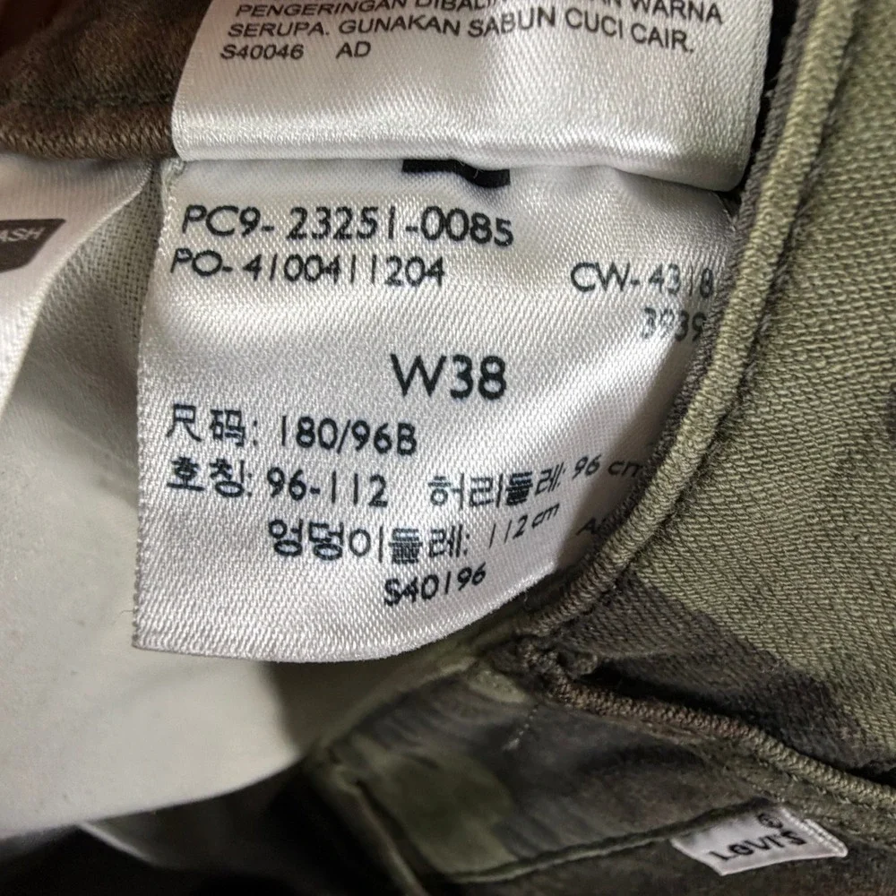 Levi's Cargo Shorts Mens 38 23251-0085 Green Camouflage Cotton EUC